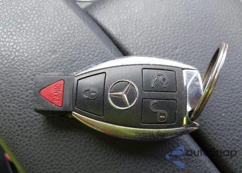 2012 Mercedes-Benz C 250 Luxury/Sport из США, поврежденный, VIN WDDGF4HB5CR217365